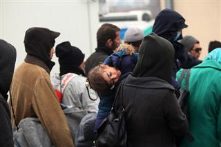 Izbeglice čekaju ulazak u zemlju snova. Fotografija preuzeta sa sajta: tanjug.rs