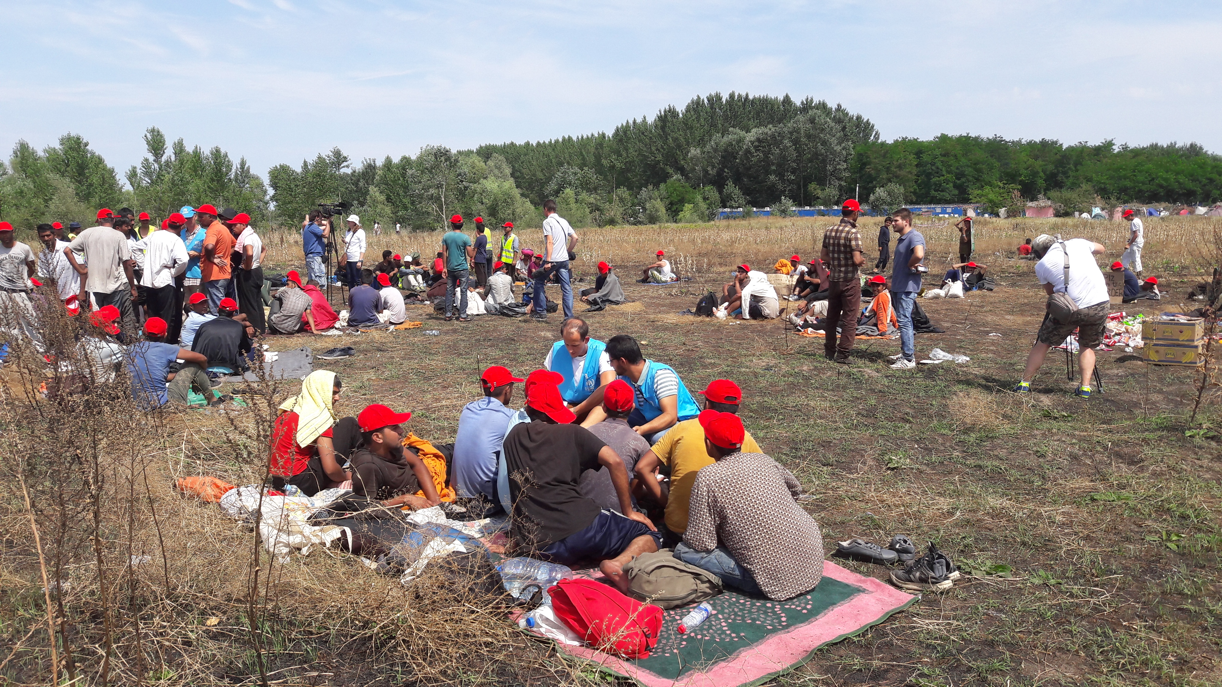 Migrati protestuju i štrajkuju glađu kod Horgoša.