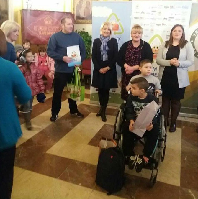 Aleksa Drakulić (2008) iz Kačareva jedno je dvanaestoro dece izabrano na konkursu za 2016/2017 godinu za nabavku invalidskih kolica