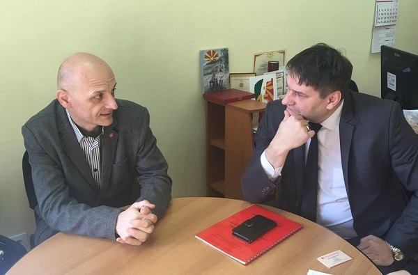  Pokrajinski zaštitnik građana - ombudsman, prof dr. Zoran Pavlović juče je posetio Pančevo i razgovarao s Borčetom Veličkovskim, predsednikom Nacionalnog saveta makedonske nacionalne manjine 