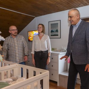 Gradonačelnik Subotice, Stevan Bakić, posetio je srećnu porodicu Ambruš