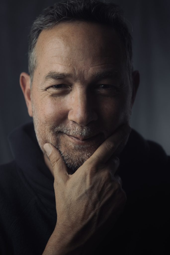 Fedon Papamihael, rođen u Atini, izgradio je impresivnu karijeru u Holivudu kao direktor fotografije.