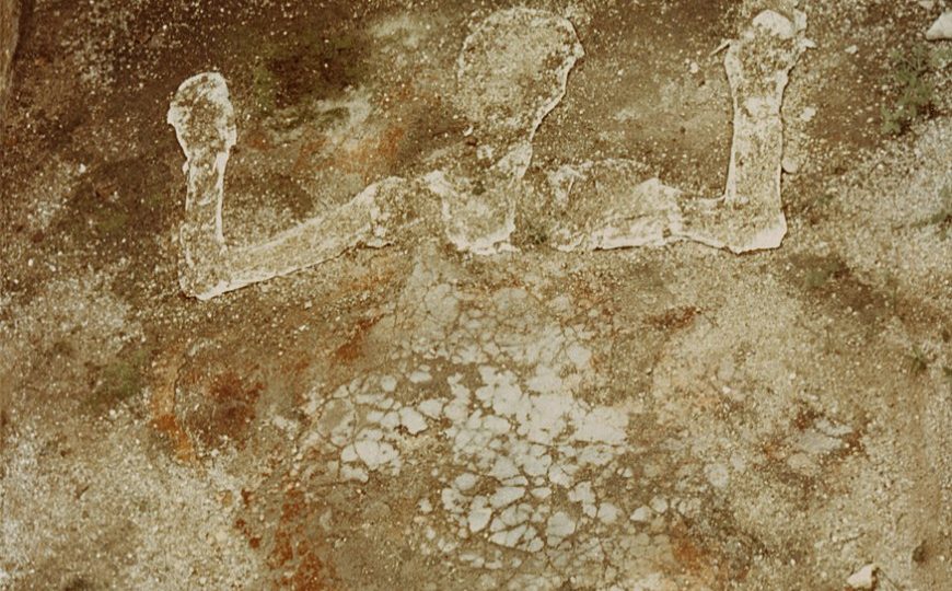 Ana Mendieta je u "Silueta Series" istraživala intimnu vezu između žena i zemlje kroz obrise svog tela.