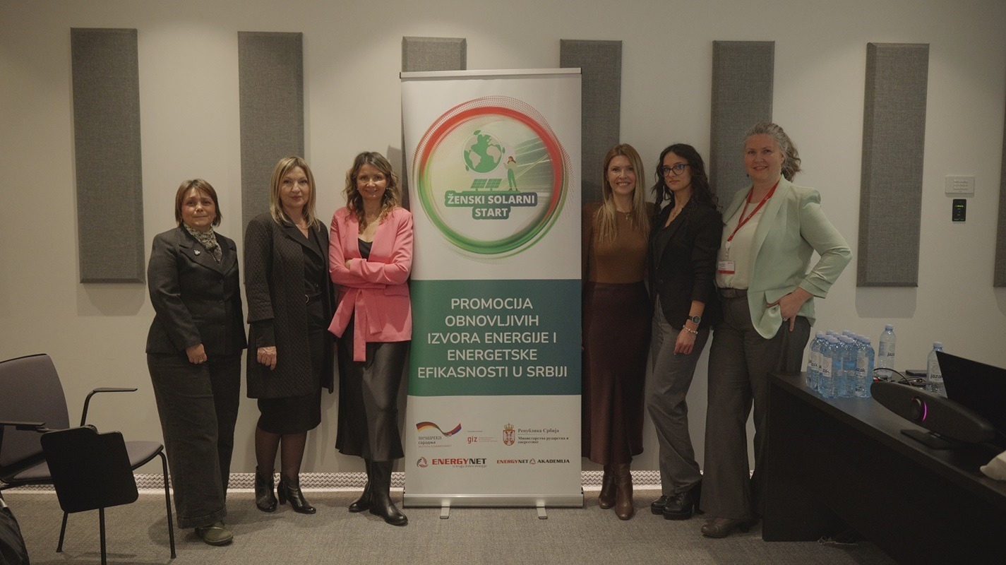 Ženski solarni start je trodnevni seminar namenjen ženama koje žele da se aktivno uključe u sektor obnovljivih izvora energije.