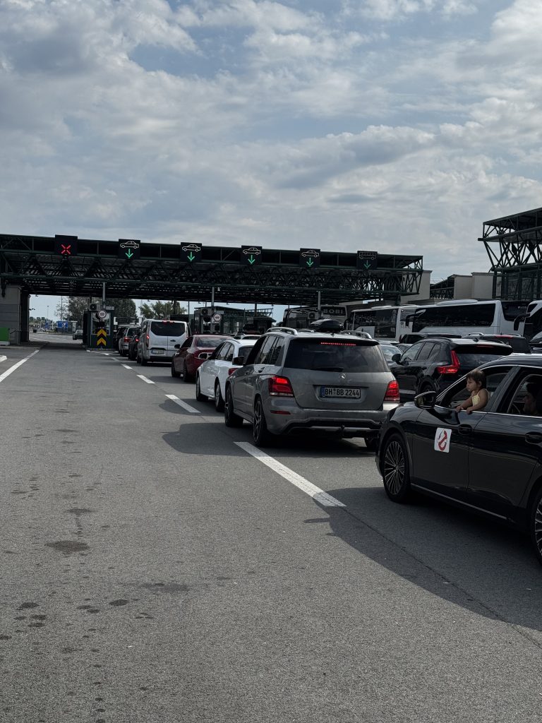 Granični prelaz Horgoš izlaz iz Srbije. Minimalna zadržavanja. Foto: Sandra Iršević