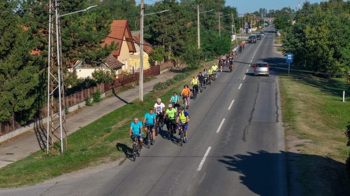 Biciklisti kroz Suboticu ka biciklističkom festivalu.