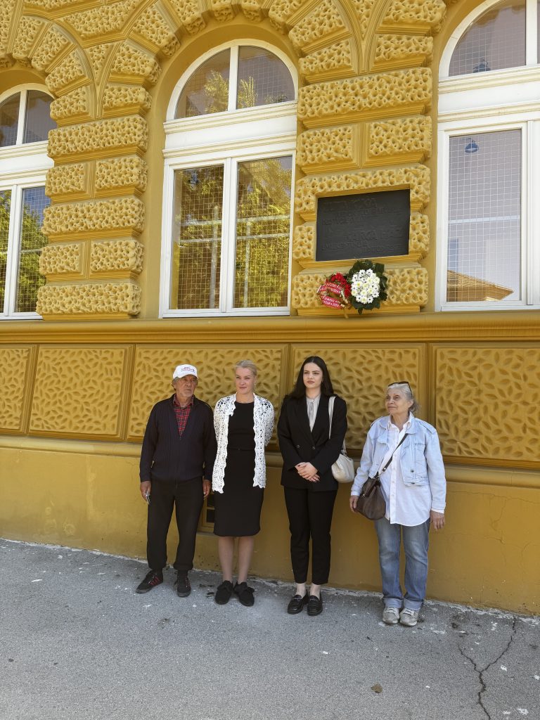 Sećanje na heroine borbe i polaganje venaca na Žutu kuću. Foto: Sandra Iršević.