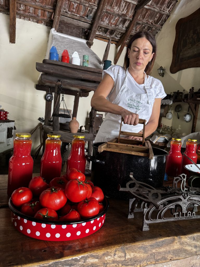 Maja Mrvić Gabrić sprema zimnicu po tradicionalnim receptima.