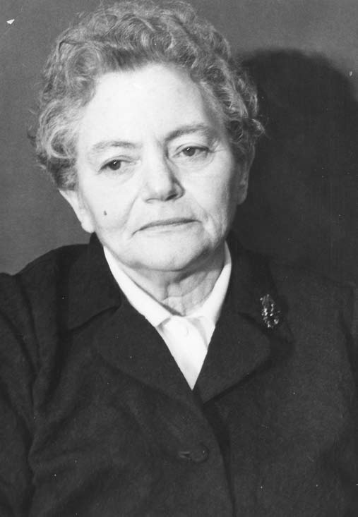 Karakterističan Magdin pogled u neimenovanu dimenziju.
Nadživela je Živka 34 godine, a svekrvu Milevku 35. Izmireni, od
2004. počivaju zajedno na Uspenskom groblju u Novom Sadu.
Tamo je sve mirno