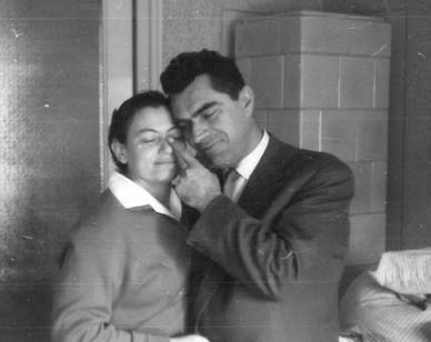 Početak šezdesetih godina, Živko i Magda u
našem stanu u Železničkoj ulici 44 (Novi Sad),
potpuno posvećeni jedno drugom.