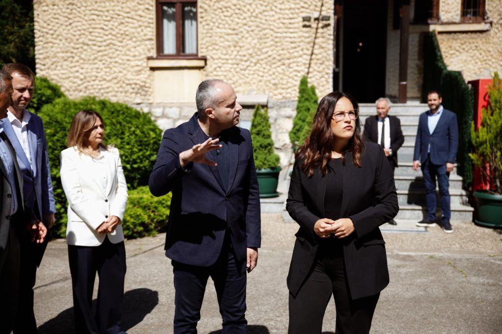 Najsavremeniji monitoring šuma: NIMOS čuva naše šume 2 Najsavremeniji monitoring šuma u Srbiji dobio je ime i lice: NIMOS