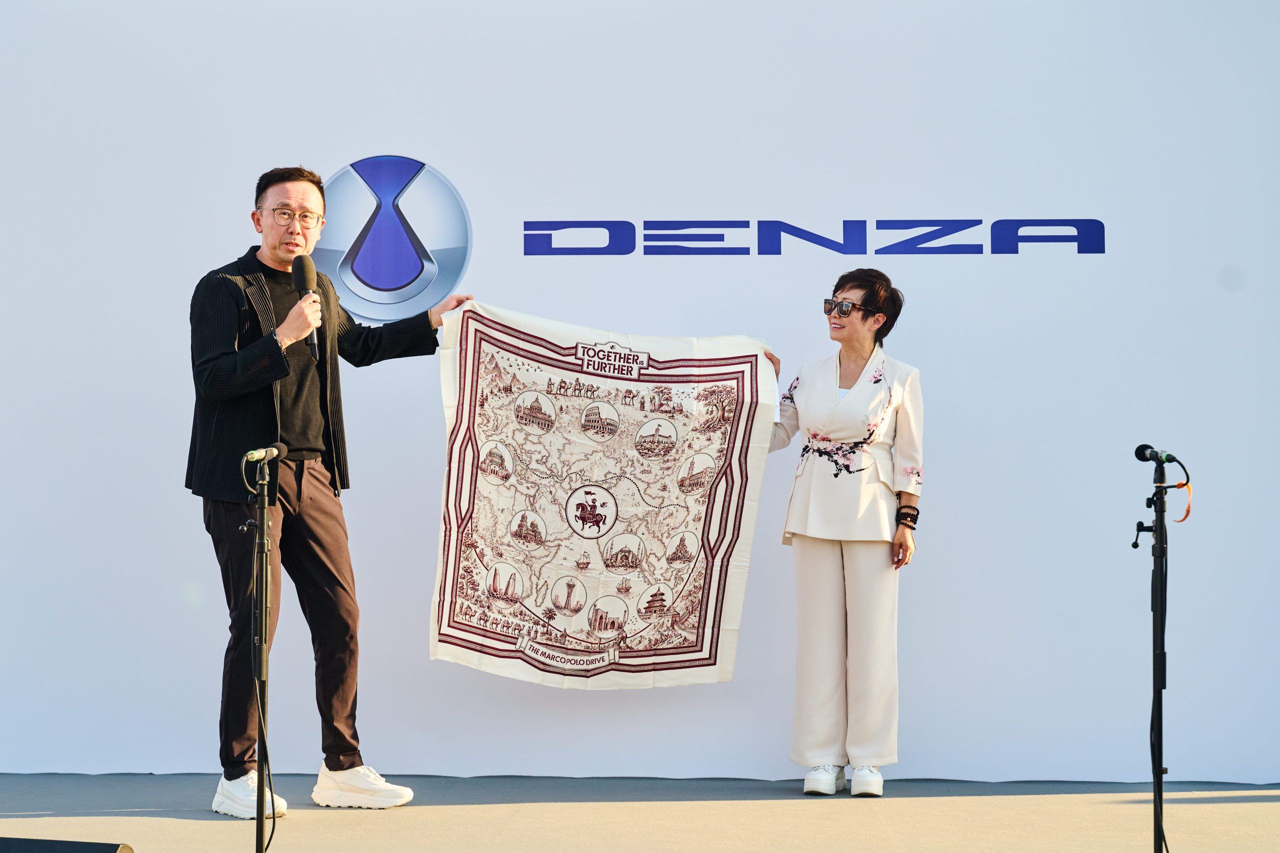 Flash Charging:PATRIK ZHONG I STELA LI